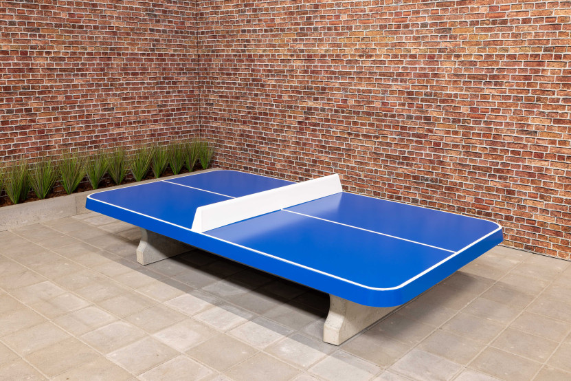 Ping pong table low, rounded Blue